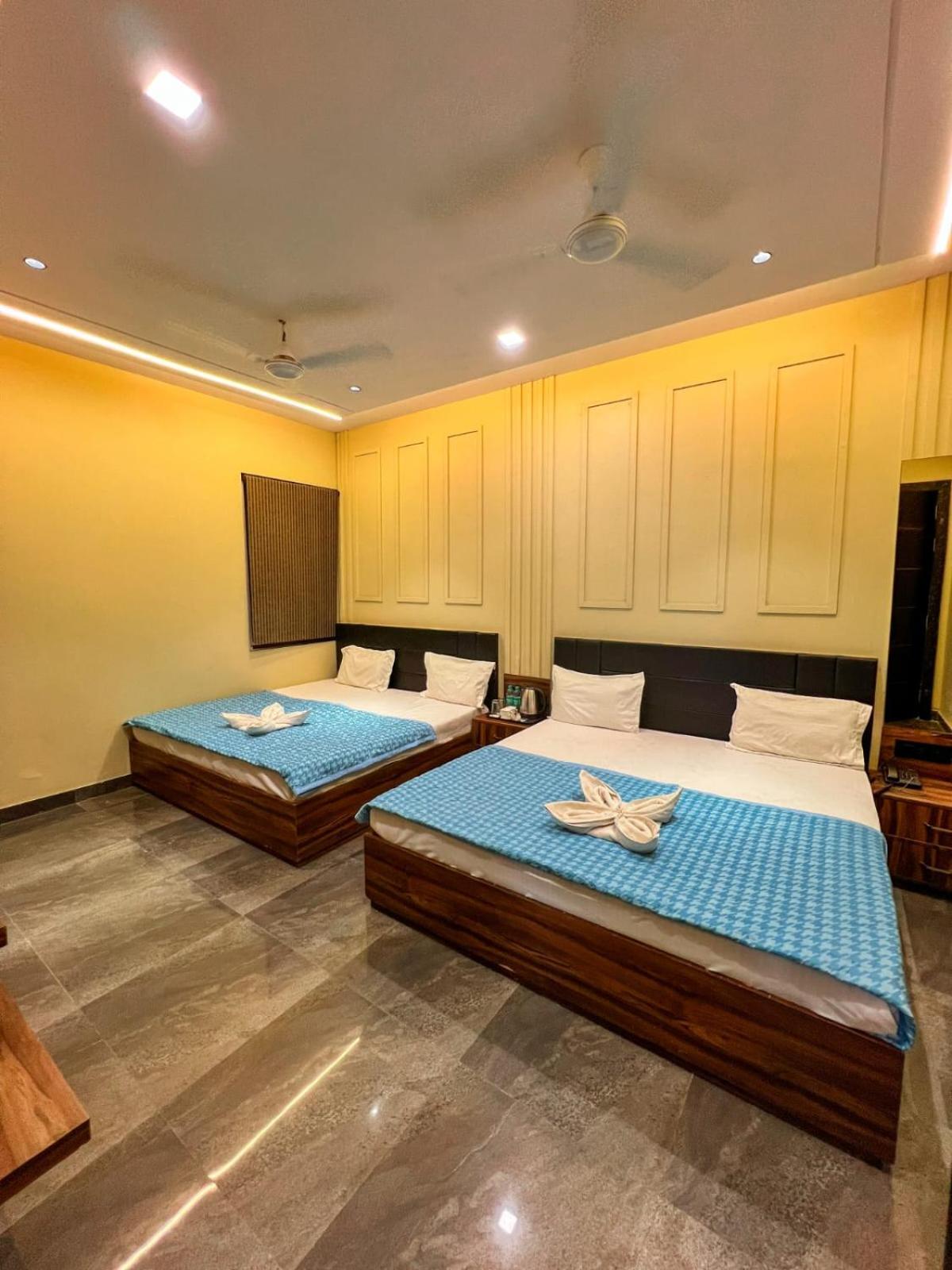 Gsm Hotel Vrindāvan Extérieur photo