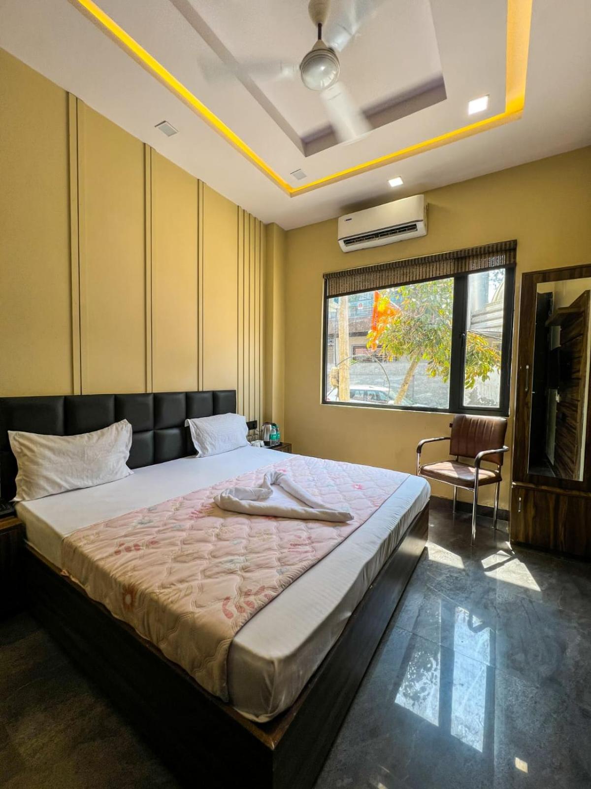 Gsm Hotel Vrindāvan Extérieur photo