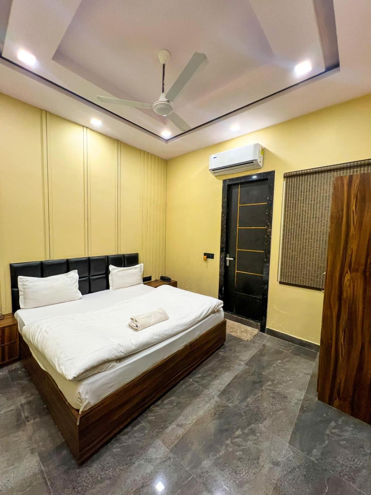 Gsm Hotel Vrindāvan Extérieur photo